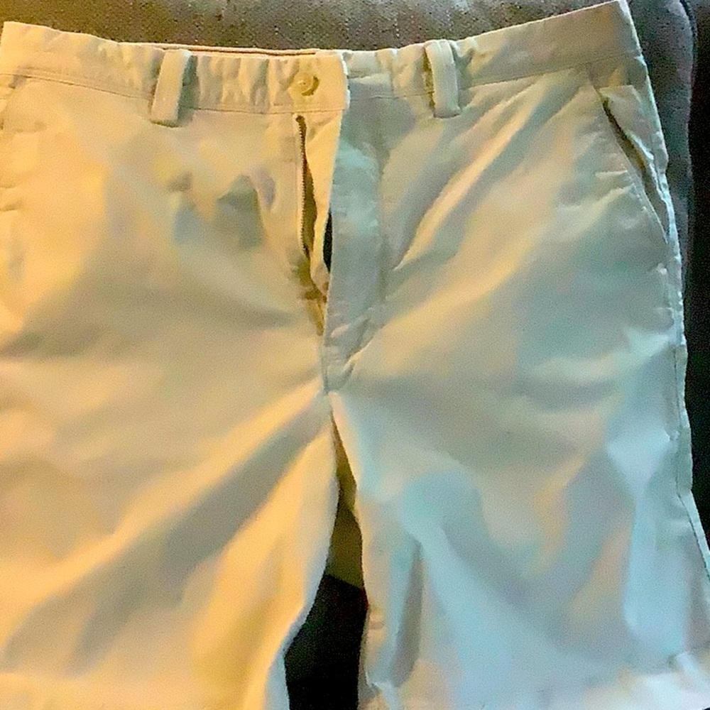 Men’s perfect condition cargo shorts size 34